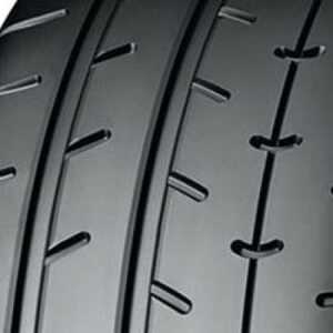  Advan A052 285/35-R20 104Y